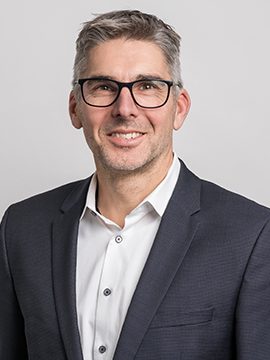 Mitarbeiterbilder_0000_©DanielSchvarcz_BayernGrund_20251210_105-Baumann